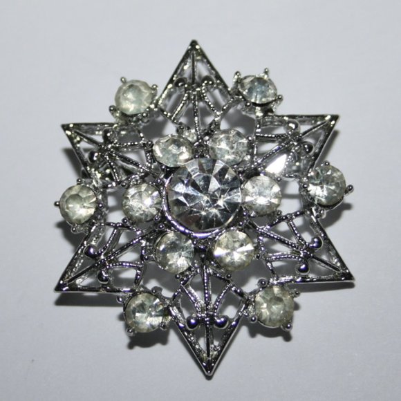 Stunning silver and rhinestone vintage brooch